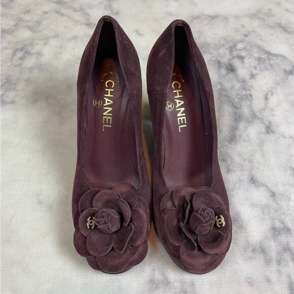 Chanel Merlot Suede Camelia Flower Pumps - Picture 2 of 12
